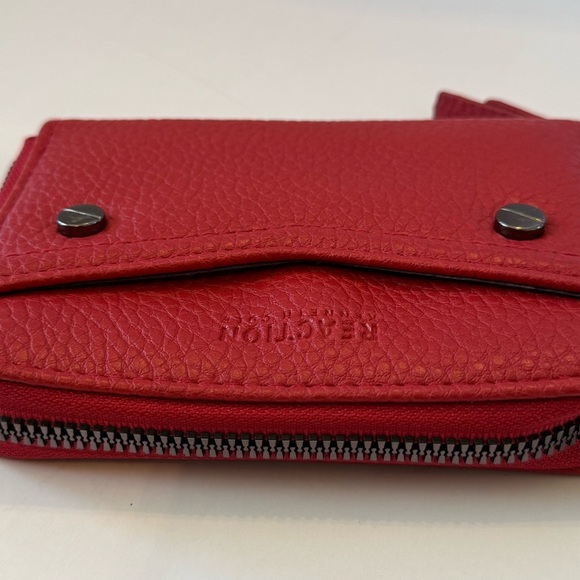 Kenneth Cole reaction red pebble leather zip around wallet - Picture 4 of 8
